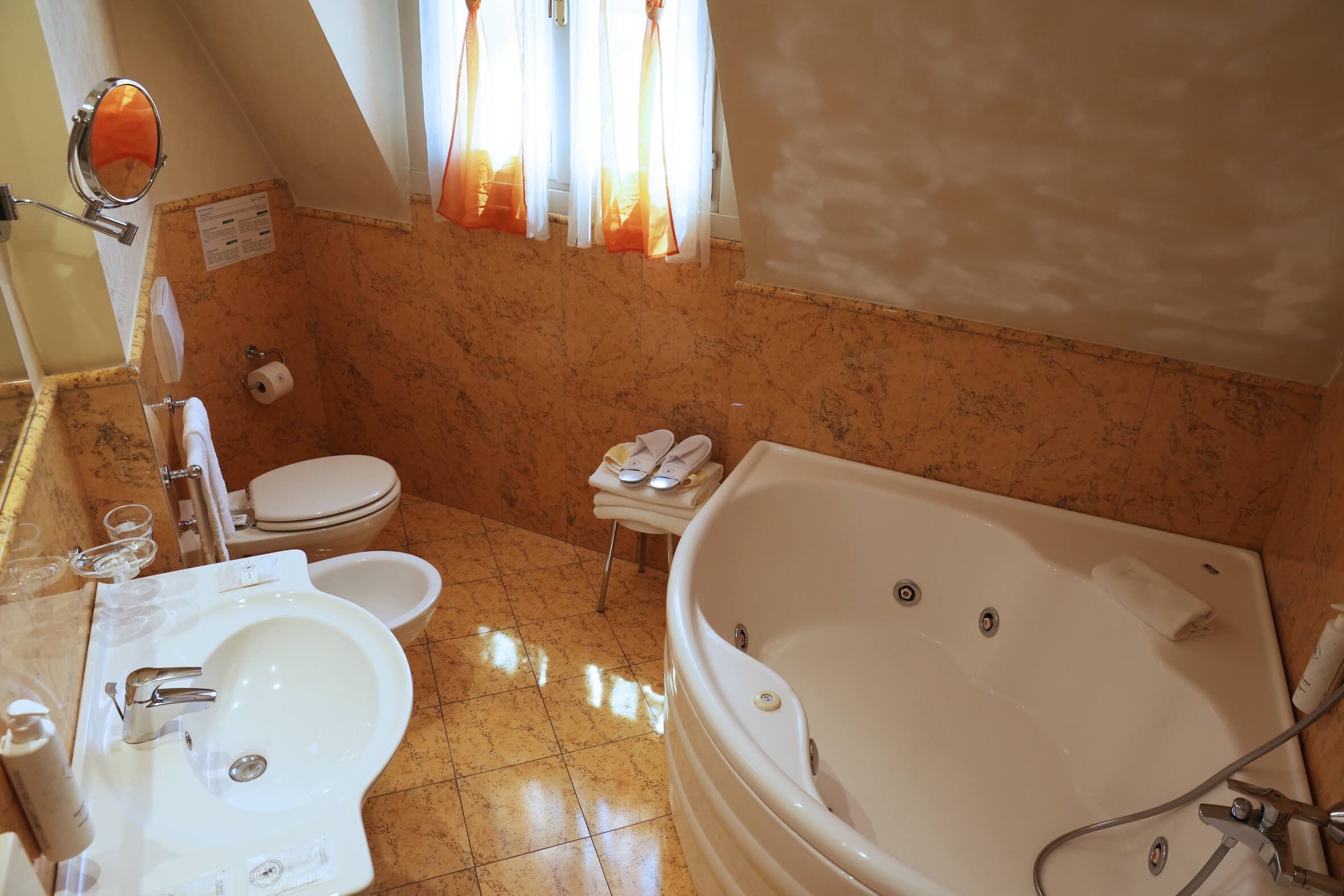 Camera Matrimoniale con Jacuzzi